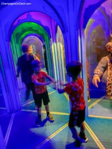 Inside Hannahs House of Mirrors - Things to do with kids in Branson Inside Hannahs House of Mirrors - Things to do with kids in Branson